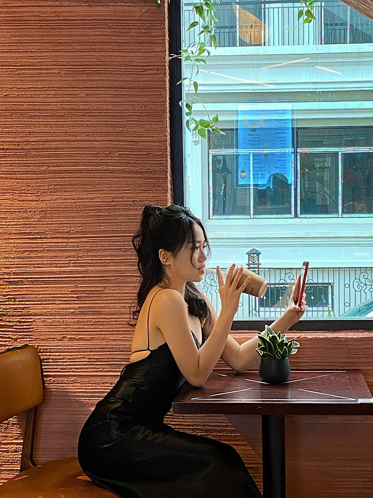 Selena 1 - ảnh không gian 3